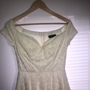 B.‎ Darlin Ivory with Embroidered Dress Size 9/10